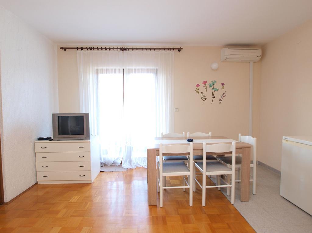 Apartments Dubravka 1315 Върсар Екстериор снимка