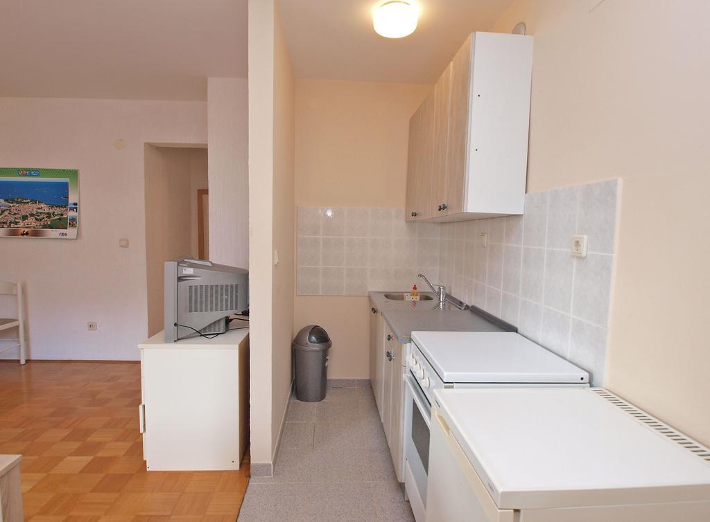 Apartments Dubravka 1315 Върсар Екстериор снимка